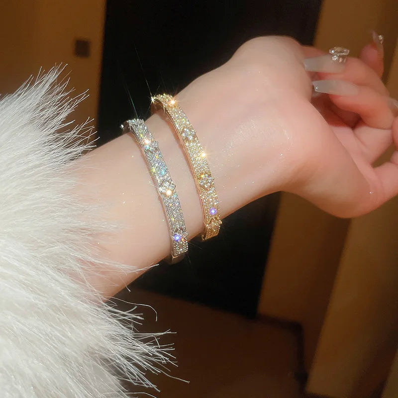 Exquisite Simple Flower Bracelet