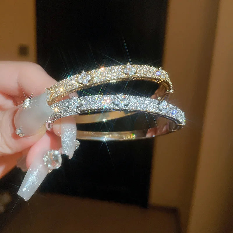 Exquisite Simple Flower Bracelet